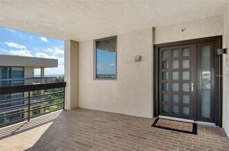 1065 Gulf of Mexico Dr in Longboat Key, FL - Building Photo - Building Photo