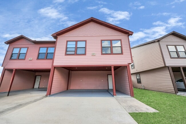 4303 Oak Ridge Dr