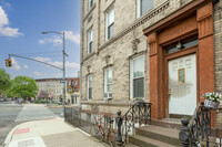 136 Engert Ave in Brooklyn, NY - Foto de edificio - Building Photo