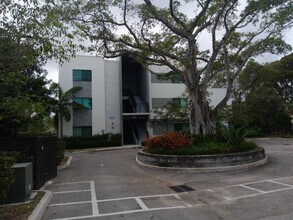3050 NW 68th St in Fort Lauderdale, FL - Building Photo - Building Photo
