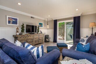16421 La Bonita Ln in Huntington Beach, CA - Building Photo - Building Photo