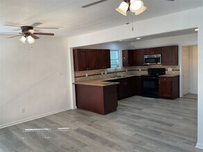 5728 Sylvia Dr in Galveston, TX - Building Photo - Building Photo