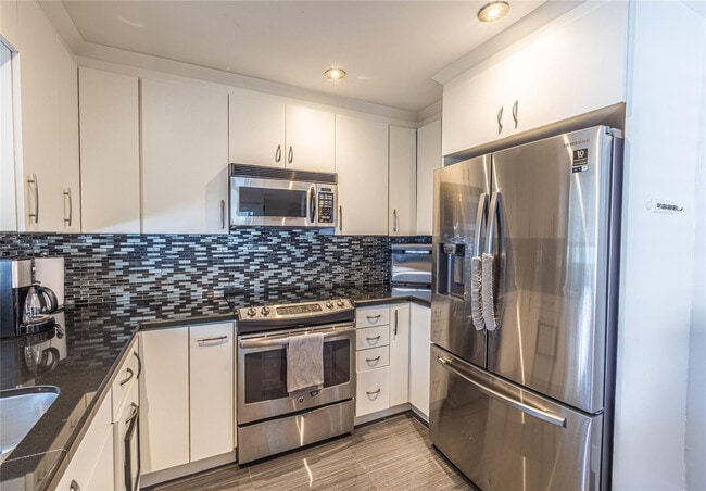 9871 NW 2nd Ct in Plantation, FL - Foto de edificio - Building Photo