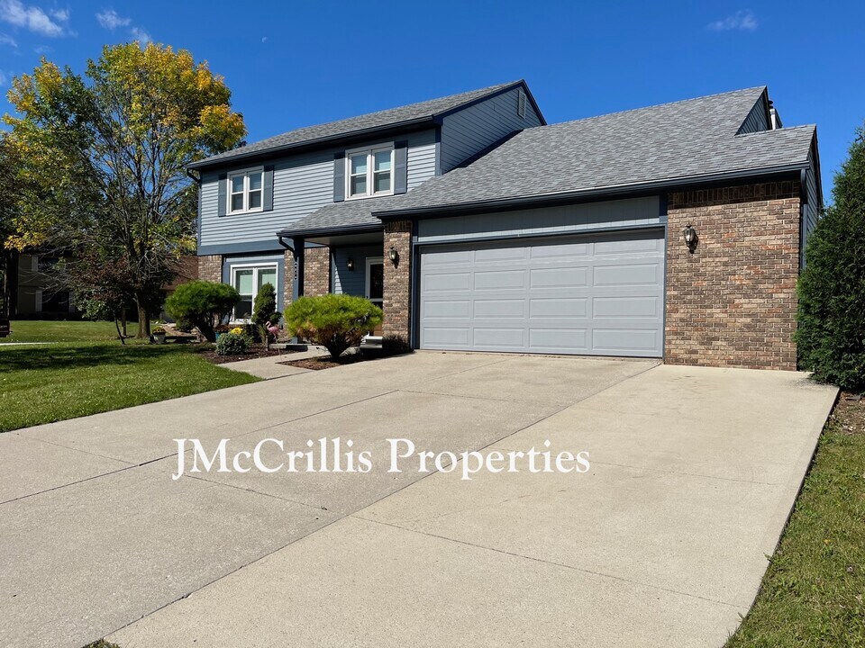 9034 Dunmore Ln in Fort Wayne, IN - Foto de edificio