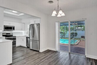 7808 Indigo St in Miramar, FL - Building Photo - Building Photo