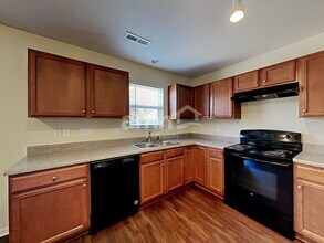 131 Charndon Way in Fuquay Varina, NC - Foto de edificio - Building Photo