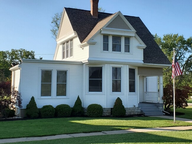 707 Dewitt Ave