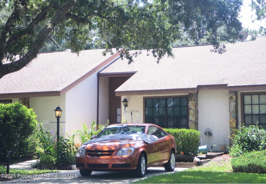 2200 Timber Lodge Ln in Spring Hill, FL - Building Photo