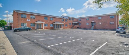 Crimson Hawk Housing in Indiana, PA - Foto de edificio - Building Photo