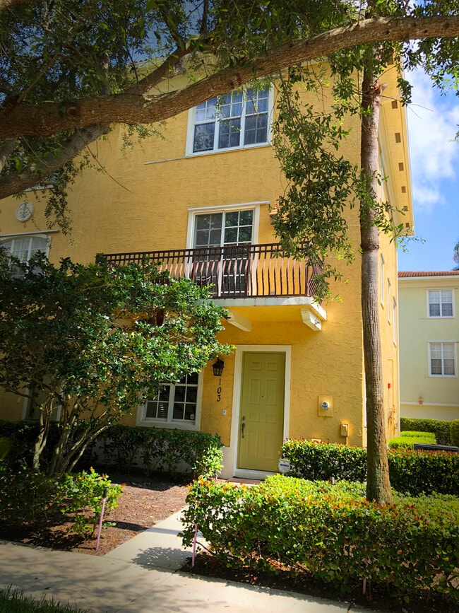 property at 103 W Indian Crossing Cir