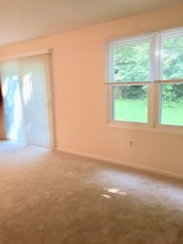 136 Riviera Dr in Agawam, MA - Building Photo - Building Photo