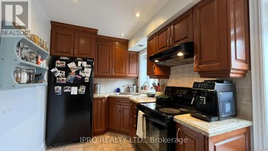 157-157 Christie St in Toronto, ON - Building Photo - Building Photo