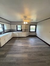 1227 Fairview Ave in Rockford, IL - Building Photo - Building Photo