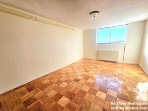 101 Monmouth St in Brookline, MA - Foto de edificio - Building Photo