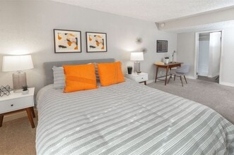 Enclave at Redwood in West Valley City, UT - Foto de edificio - Building Photo