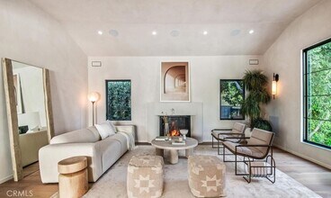 12106 Maxwellton Rd in Los Angeles, CA - Building Photo - Building Photo