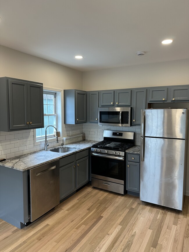 10 Henry St, Unit Lower