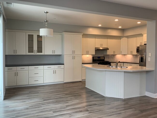 property at 565 S Ridgemark Dr