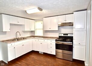 1111 Island Woods Dr in Indianapolis, IN - Building Photo - Building Photo