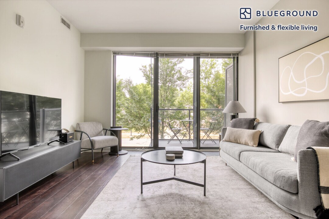 1717 Ridge Ave, Unit FL2-ID759 in Evanston, IL - Building Photo