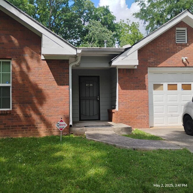 property at 3725 Collier Dr NW