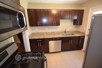 5240 Lee St in Skokie, IL - Foto de edificio - Building Photo