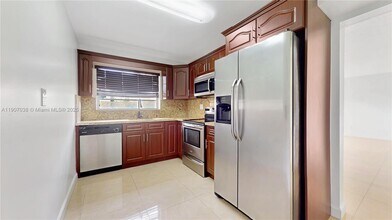 7715 SW 86th St in Miami, FL - Building Photo - Building Photo