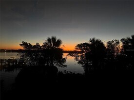 24 Mangrove Pt in St. Petersburg, FL - Building Photo