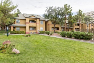 Diamond Sands on the Boulevard in Las Vegas, NV - Building Photo - Building Photo