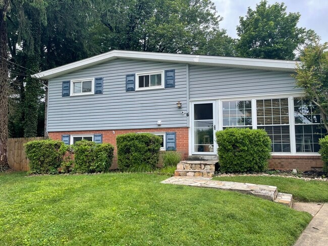 property at 6 Marcia Ct