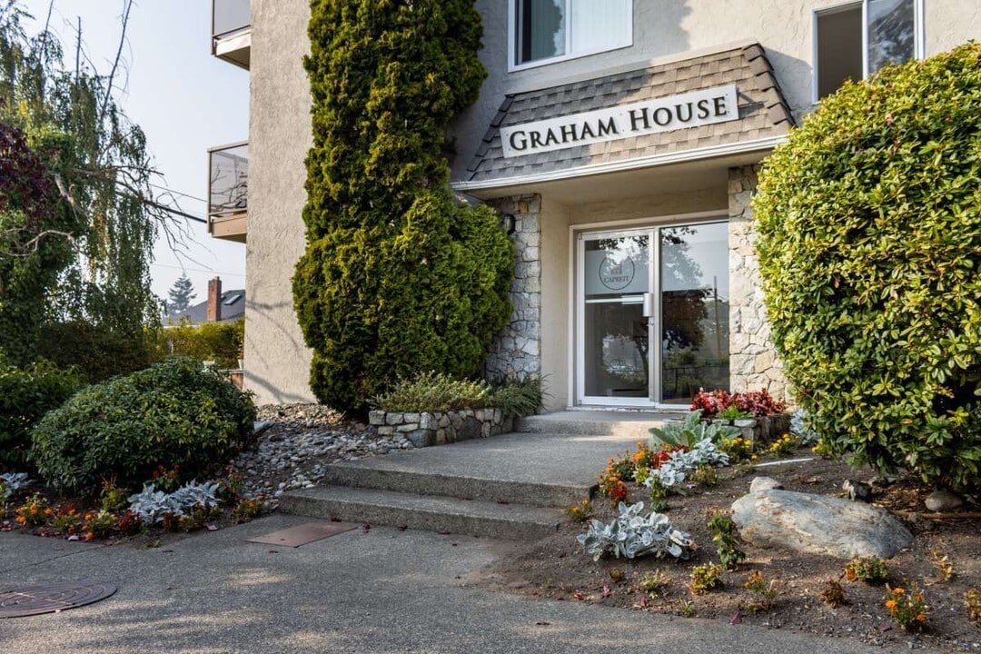 Graham House Apartments in Victoria, BC - Building Photo