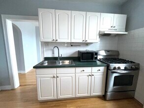 5852 W Higgins Ave in Chicago, IL - Building Photo - Building Photo