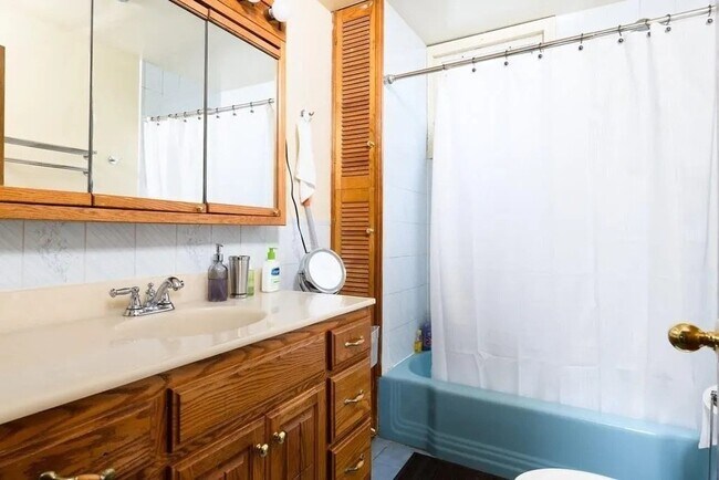 469 Windsor St, Unit 1 in Cambridge, MA - Building Photo - Building Photo