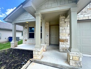 767 Spectrum Dr in New Braunfels, TX - Building Photo - Building Photo