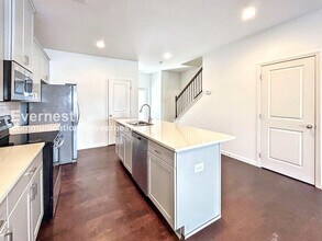 911 Ambient Way in Atlanta, GA - Foto de edificio - Building Photo