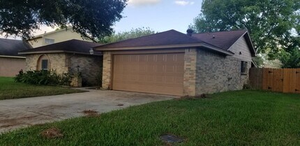 527 Oakdale Dr in Stafford, TX - Building Photo - Building Photo