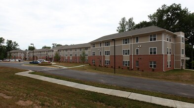 Eno Haven Apartments in Hillsborough, NC - Foto de edificio - Building Photo