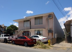 2074 Young St in Honolulu, HI - Building Photo - Building Photo