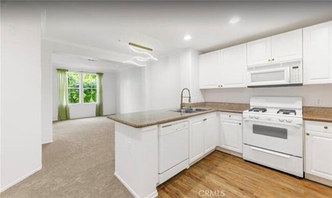 2257 Watermarke Pl in Irvine, CA - Foto de edificio - Building Photo