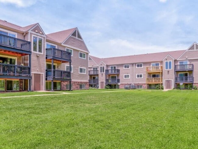 Mt. Carmel Village Apartments in Wichita, KS - Foto de edificio - Building Photo