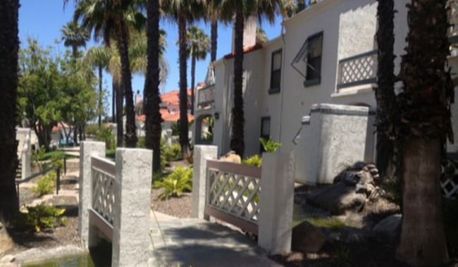 9454 Twin Trails Dr, Unit 202 in San Diego, CA - Foto de edificio - Building Photo