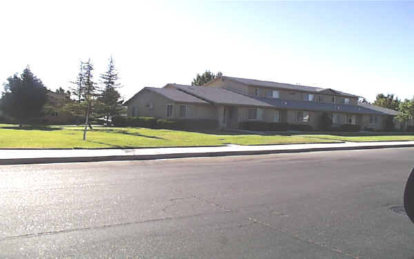 45110-45140 17th St E in Lancaster, CA - Building Photo