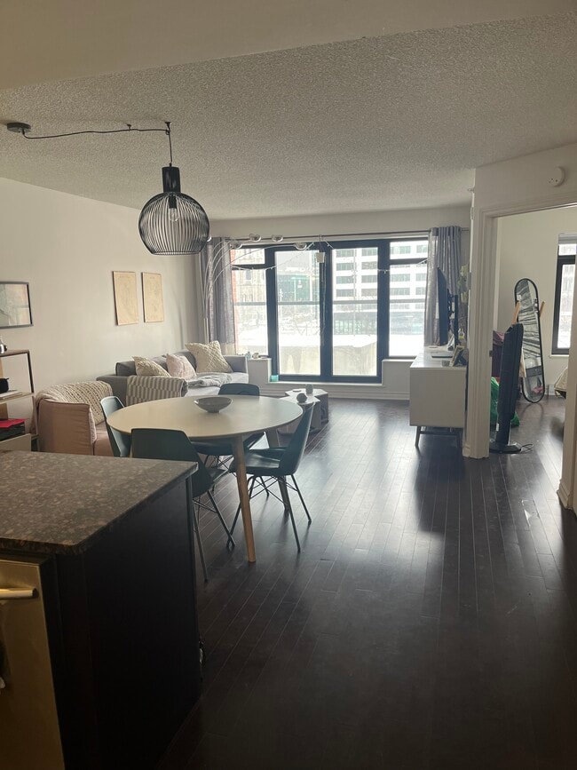 450 Saint-Antoine Rue E in Montréal, QC - Building Photo - Building Photo