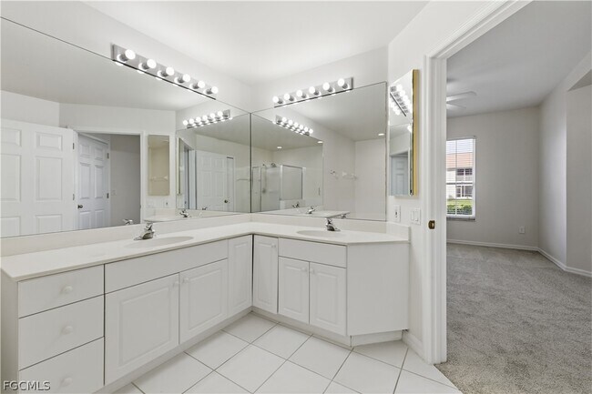 15190 Royal Windsor Ln in Ft. Myers, FL - Building Photo - Building Photo