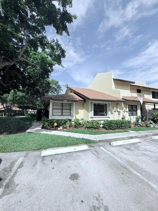 150 SW 97th Ave in Pembroke Pines, FL - Building Photo - Building Photo