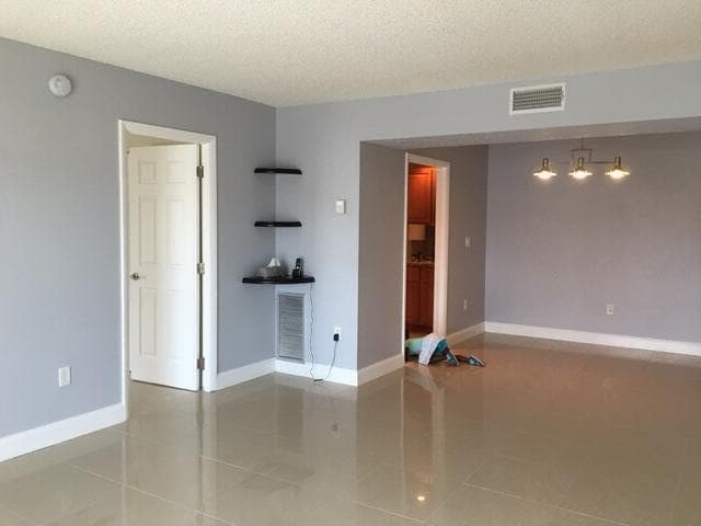 4154 Inverrary Dr in Lauderhill, FL - Building Photo - Building Photo