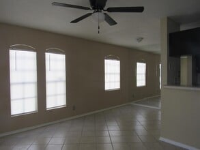 104 Belaire Dr in Laredo, TX - Building Photo - Building Photo