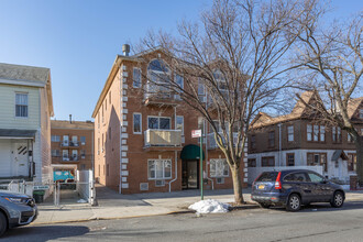 1742 80th St in Brooklyn, NY - Foto de edificio - Building Photo