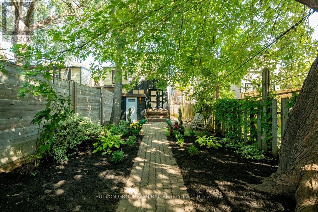 70 Carlaw Ave in Toronto, ON - Building Photo