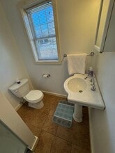 15 High St, Unit E in Amherst, MA - Foto de edificio - Building Photo